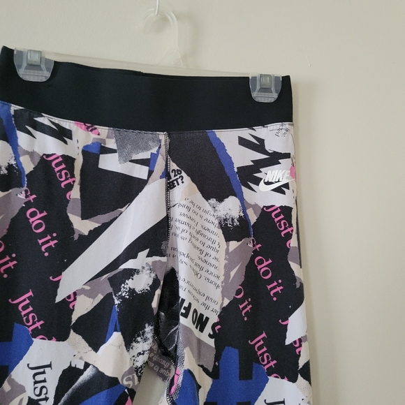 Nike Newspaper Graphic Leggings - Picture 5 of 9
